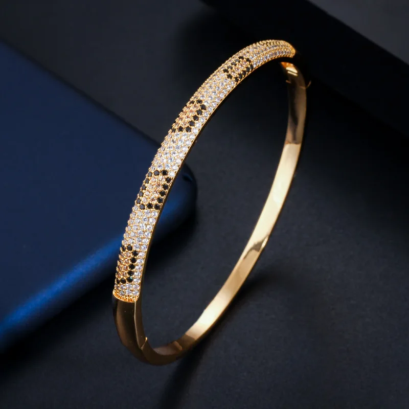 

European and American Jewelry Shining Micro Inlaid 3A Zircon Bracelet Simple Versatile Temperament Women's Spring Clasp Bracelet