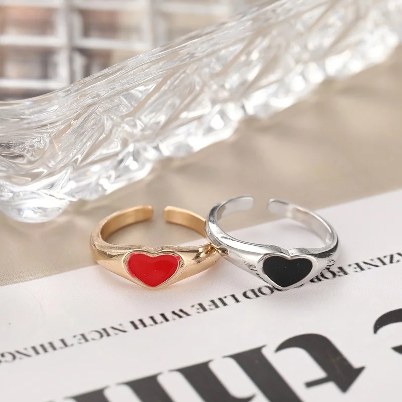 

2023 Cute Woman Rings Korean Fashion Gothic Black Love Heart Simplicity Tear Face Expression Retro Gold Jewelry Anillos Mujer