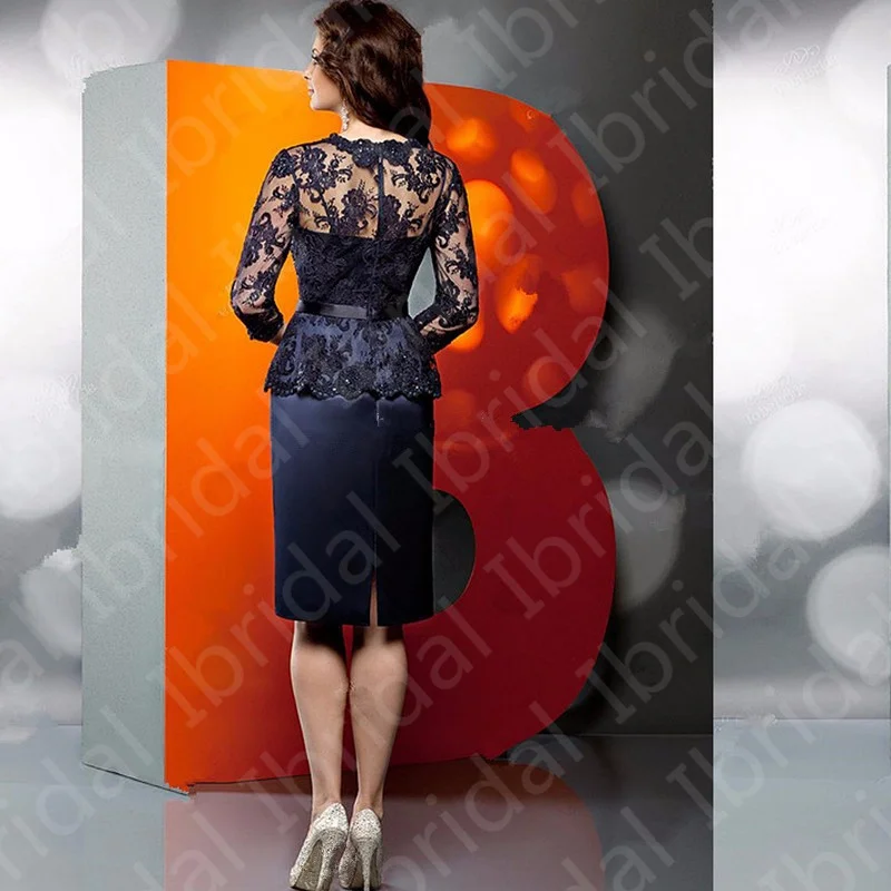 

New Charming Navy Blue 2021 Mother of the Bride Dresses Knee Length Lace Jewel Neck Beaded Wedding Party Dresses with 3/4 Sleeve