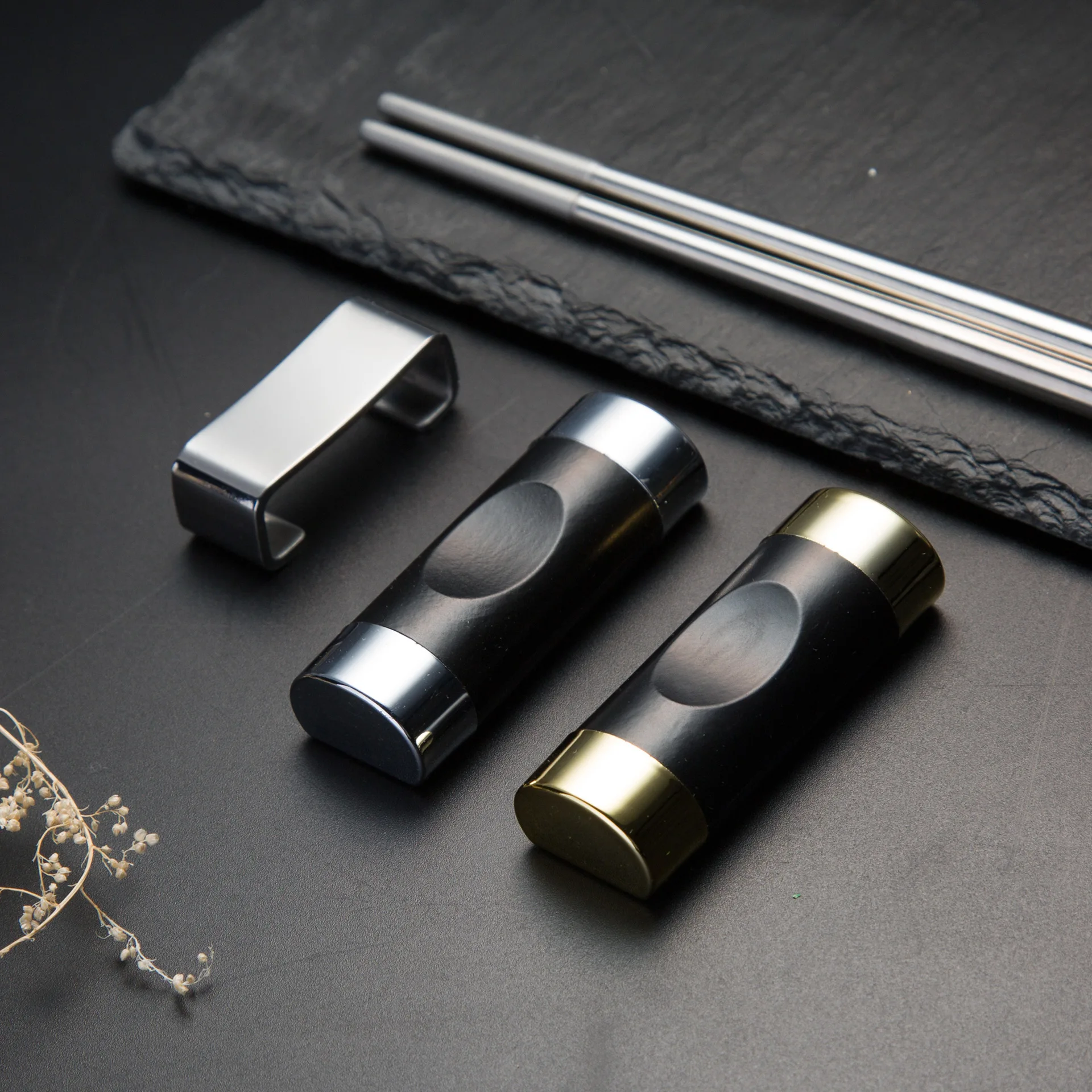 

Stainless Steel Metal Chopstick Rest Suitable For Sushi Hash Food Stick Kitchen Tool Cherry Blossom