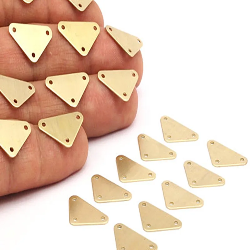 

. 30 шт., треугольные подвески из сырой латуни (3 отверстия)(19x15x15x0,50 мм) A0956