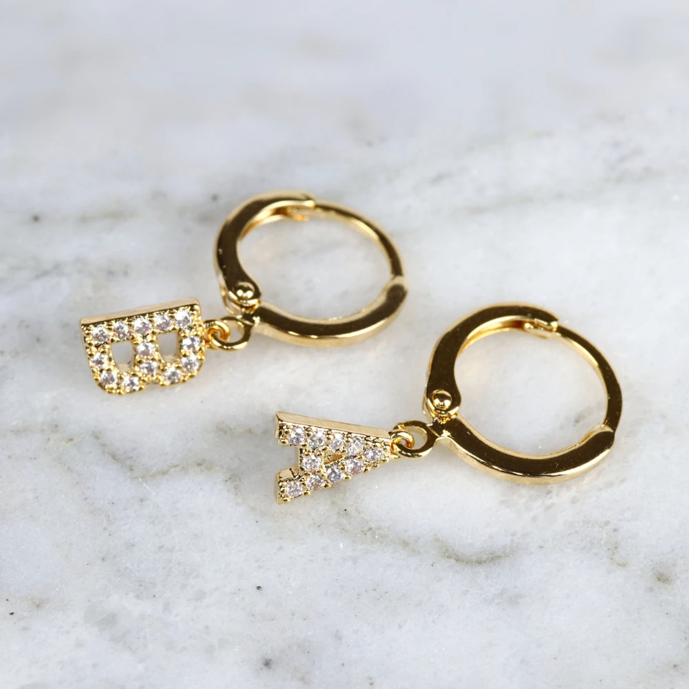 Серьги в стиле бохо с надписью и золотым кубическим цирконием серьги буквами Huggie