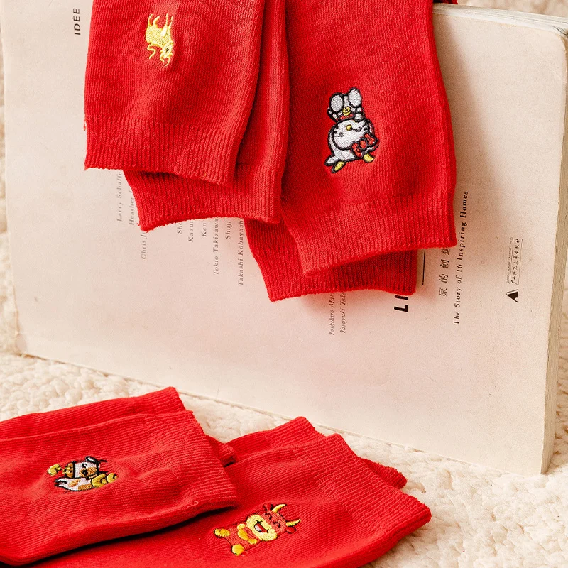 CARTELO New Cartoon Pattern Women Socks Fashion Cute Sport Breathable Cotton Middle Tube Red Color Socks Носки женские