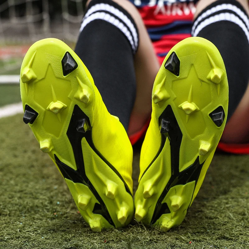 

New Outdoor Soccer Shoes Men Futsal High Top Soccer Cleats Adults Magista TF Football Shoes for Boys Kids Football Boots Ankle