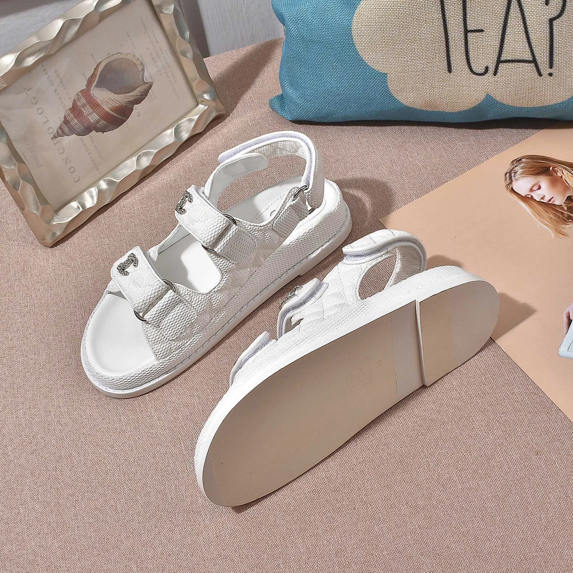 

Luxury Designer Brand Slippers High Quality 2021 Hot summer women Sandals Fashion Brand Flat Shoes Ladies gifts classic Slippers