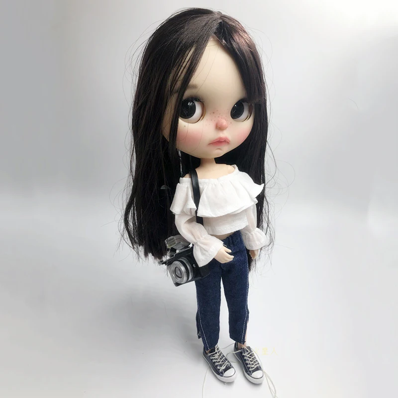 Одежда для куклы Blyth джинсы с разрезом + белая короткая рубашка 1/6 кукол