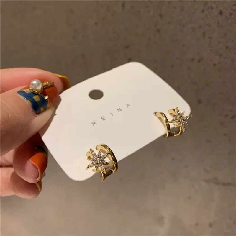 Женские классические серьги гвоздики простые маленькие с пятиугольной звездой