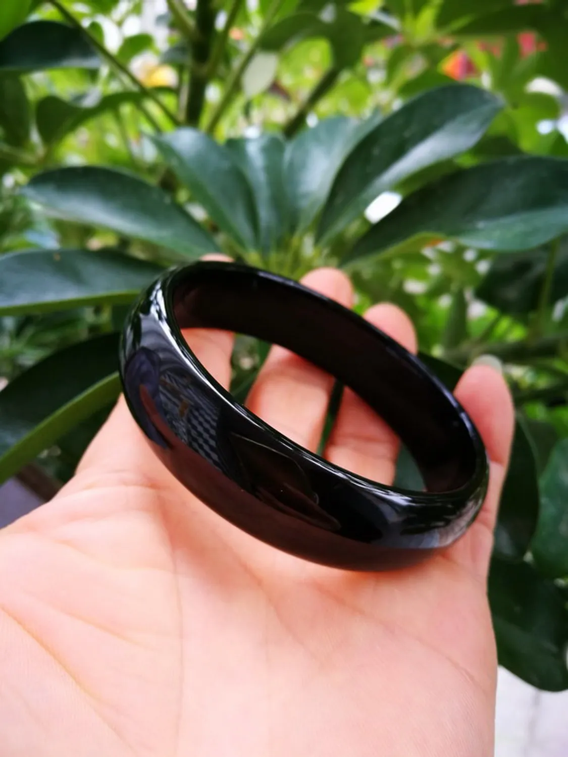 Браслет из натурального черного агата и нефрита внутренний размер 60 мм |