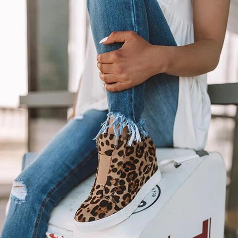 Женские кроссовки на танкетке Вулканизированная обувь Новинка 2019 года Модная