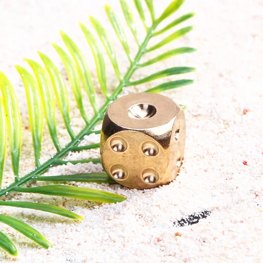 Латунные игральные кости 5cs твердые металлические полигедральные Клубные