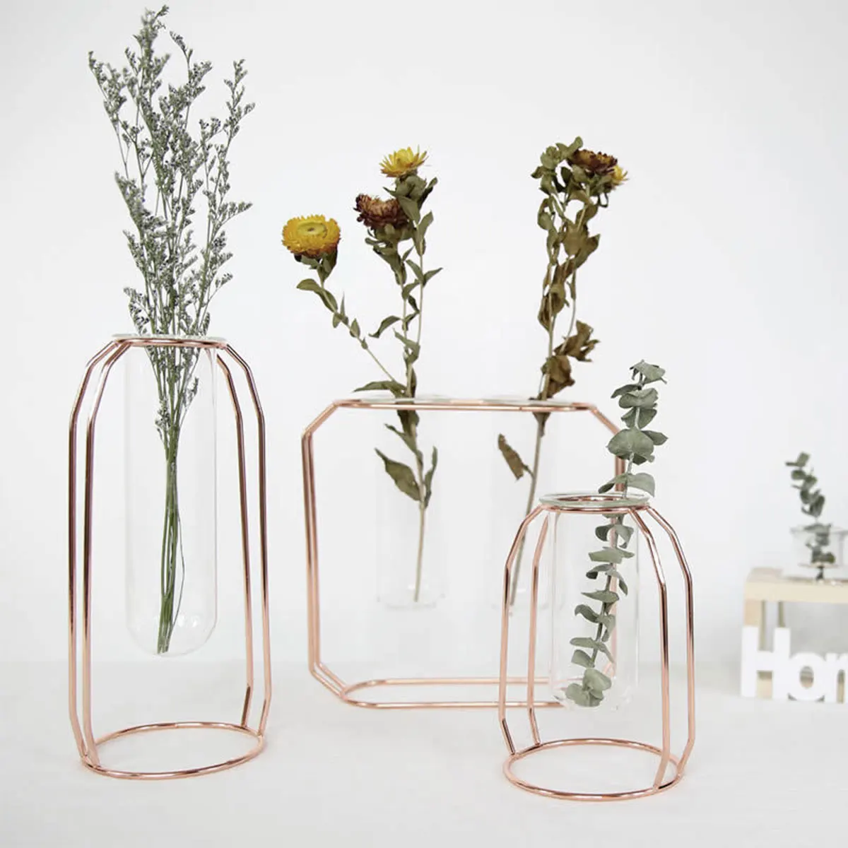 

Creative Vase Home Decor Nordic Style Art Retro Vase Metal Plant Holder Decoration Iron Line Flowers Ornament For Home Garden