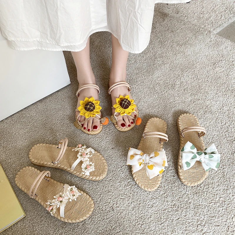 

Female Shoes Low Slippers Casual Summer Clogs Woman Slides 2021 Luxury Soft Beach Flat Rubber Rome Basic Scandals Fabric PU