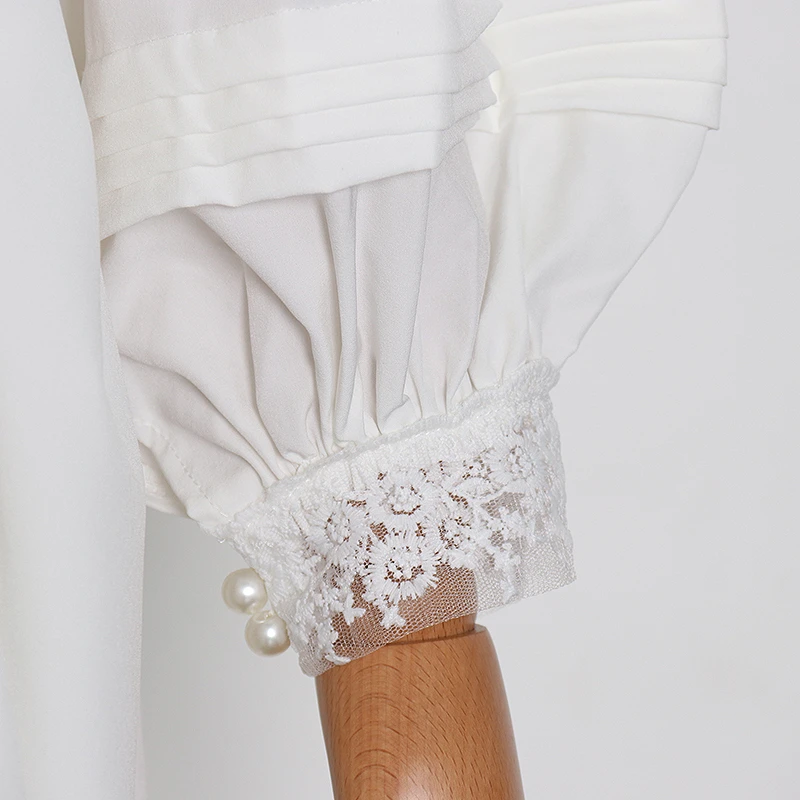 Женское мини-платье TWOTWINSTYLE белое с длинными рукавами-фонариками вышивкой и