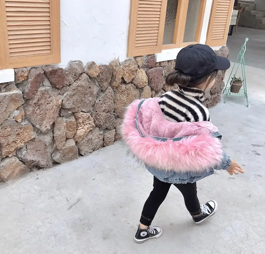 Модные зимние хлопковые пальто для девочек детские джинсовые куртки с меховым