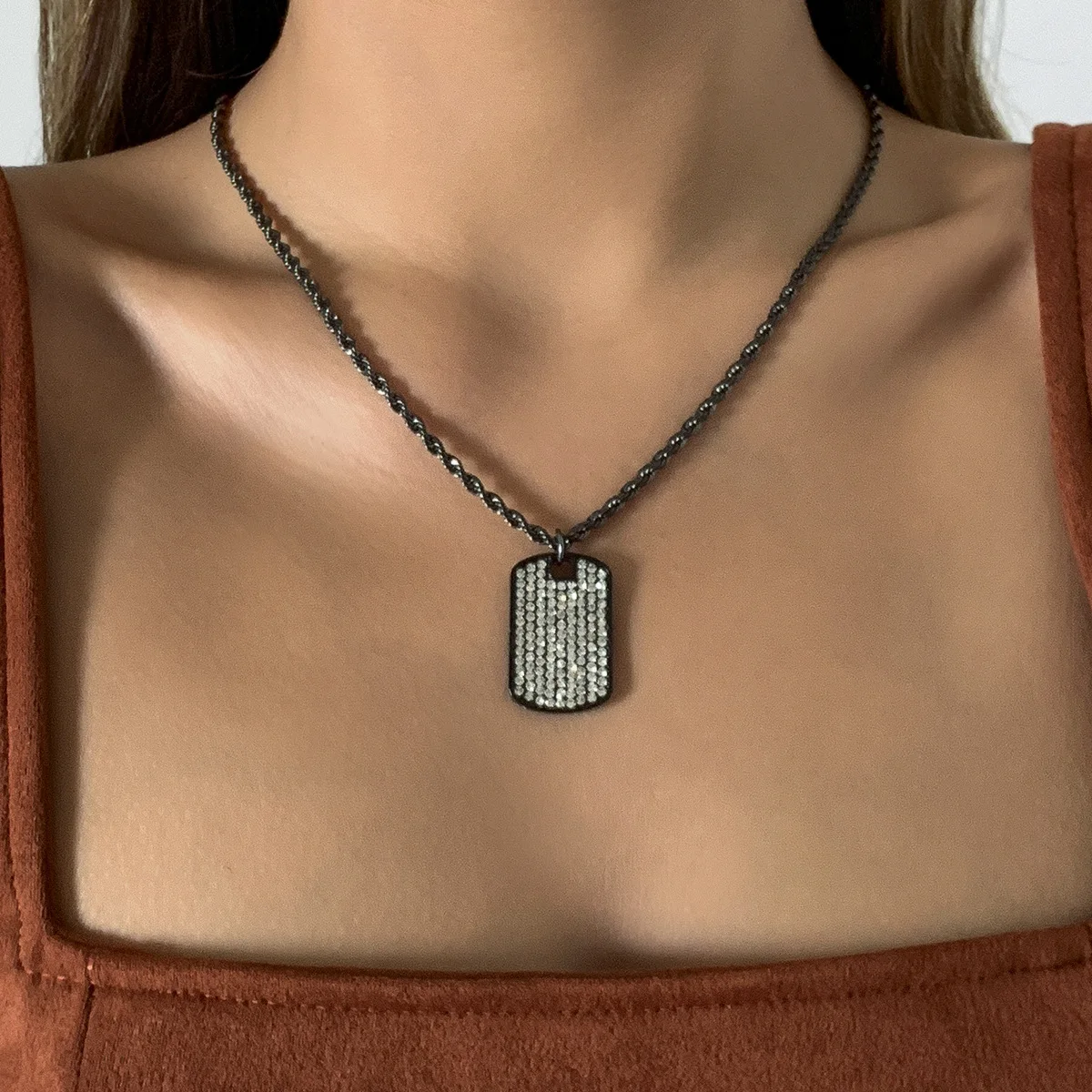

Punk Styles Full Shiny Crystals Rhinestone Tag Pendant Necklace for Women Man Hiphop Chains Necklace Party Couples Gifts Jewelry