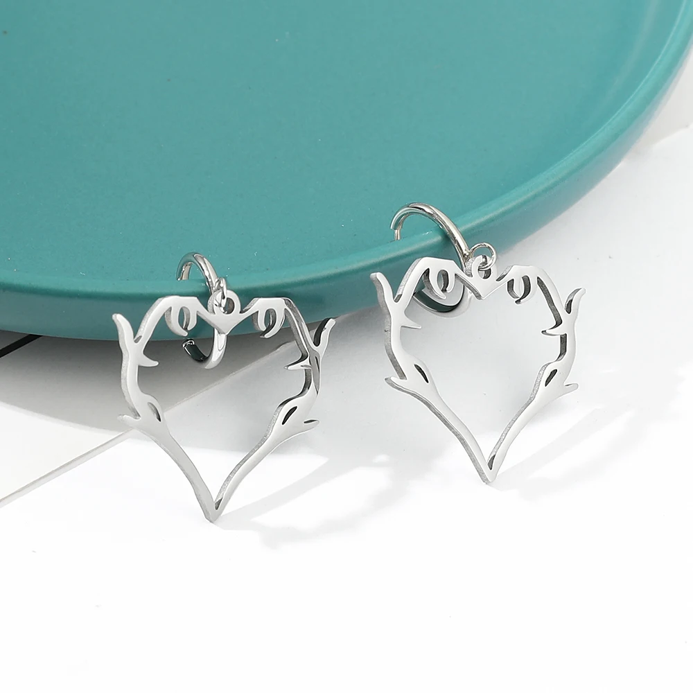 Крупные черные розовые серьги-подвески с большим персиковым сердцем крутые