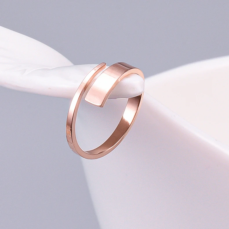 

Titanium Steel Simple Cross Rings Ins Popular Rose Gold Color Cool Street Fashion Finger Rings Cheap Gift Jewelry Drop Shipping