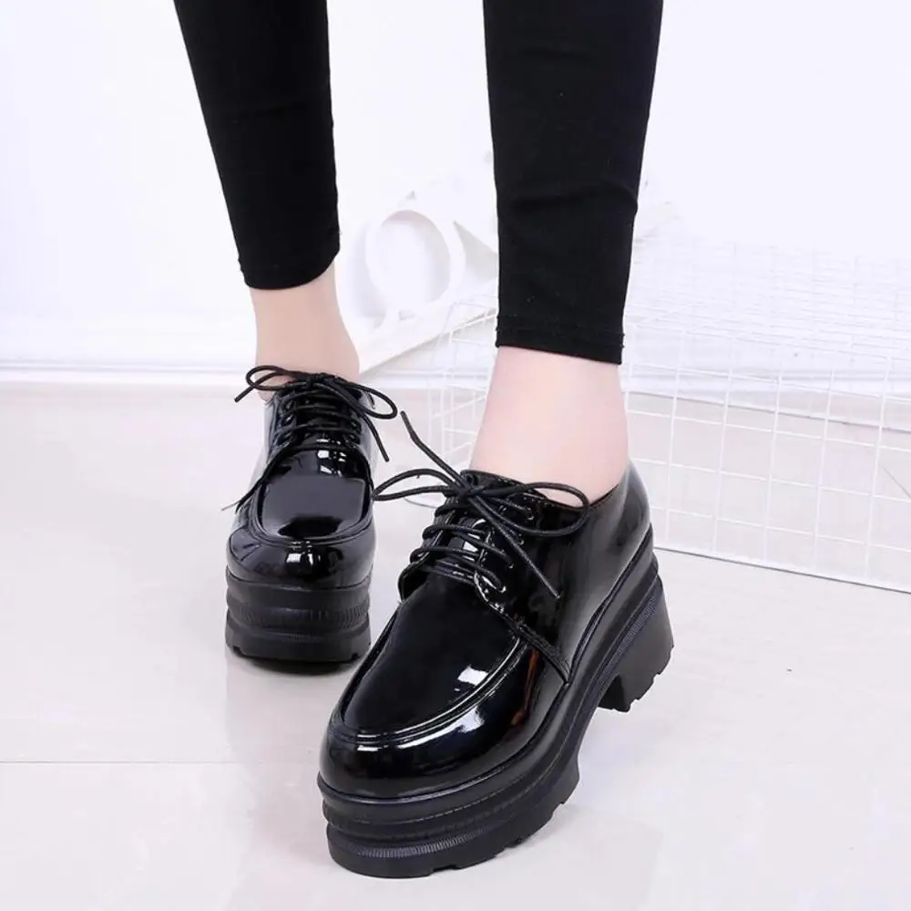 Туфли оксфорды женские из лакированной кожи модные лоферы на толстой подошве с