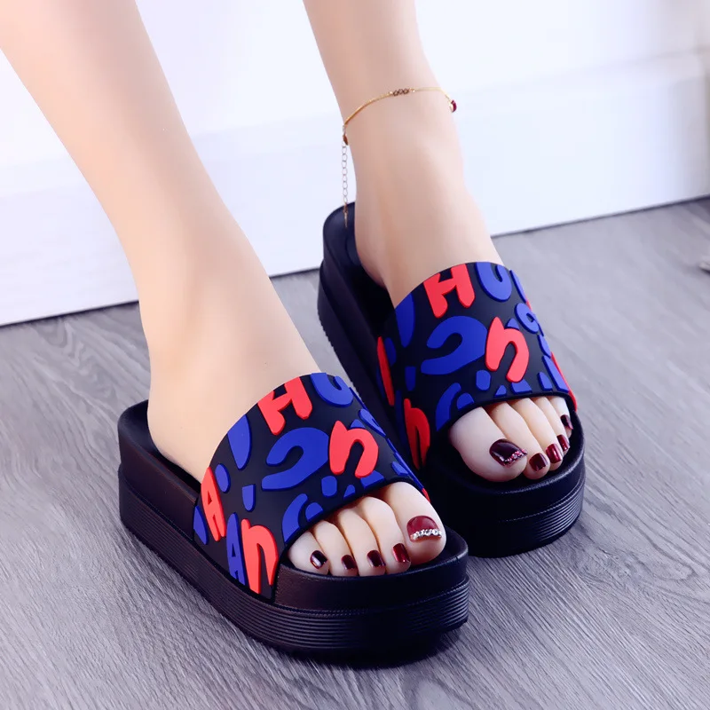 

2020 Summer New Fashion Thick Bottom Slippers Women Home Outer Wear Slides Mixed Colors Shallow Wedges Med (3cm-5cm) Beach Shoes