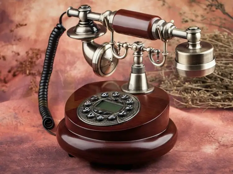 Проводной антикварный стационарный телефон с фиксированным идентификатором