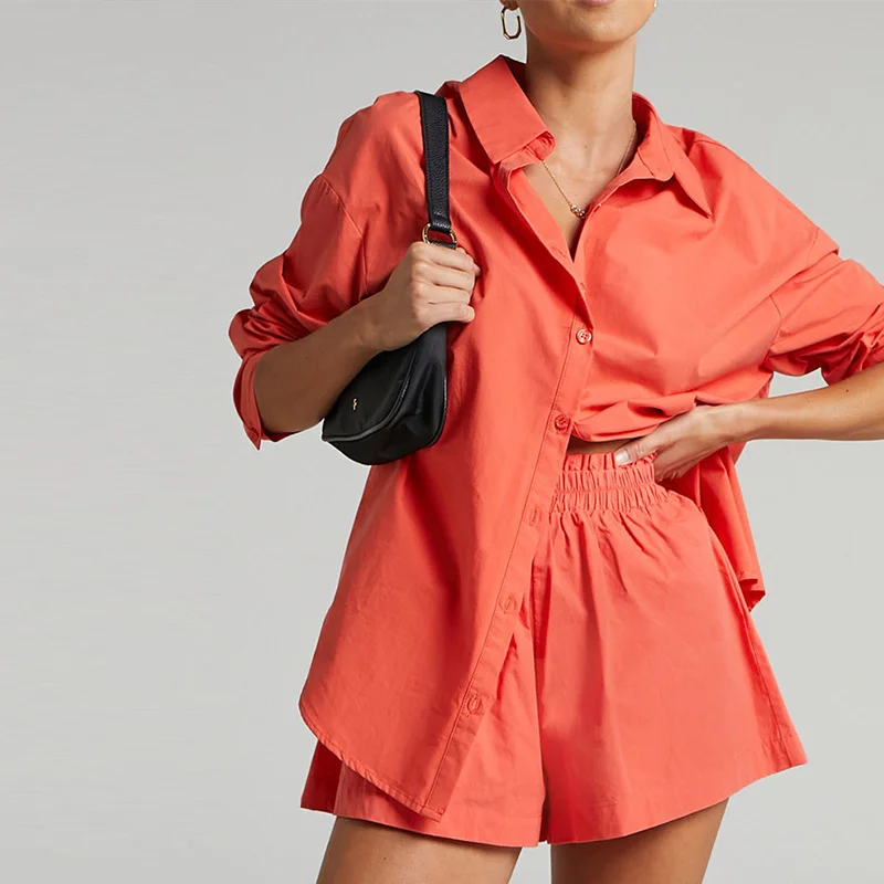 Костюм спортивный женский однотонный из рубашки с длинным рукавом и шортов