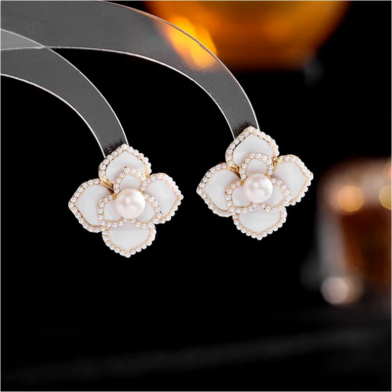 

S925 Silver Needle Korea Simple And Versatile Double Layer Three-Dimensional Pearl Enamel Camellia Earrings LYC057