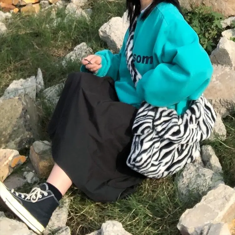 

Простая мягкая плюшевая женская сумка на плечо, элегантные вместительные женские сумки, винтажные меховые женские сумки-мессенджеры с узор...