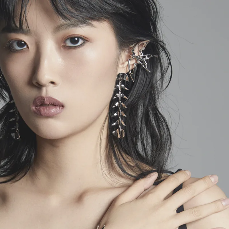 

Exaggerated Hip-Hop Silver Metal Wind Simple Dovetail Bow Tassel Earrings Girl Personality Punk Fashion Ear Clip Jewelry Gift