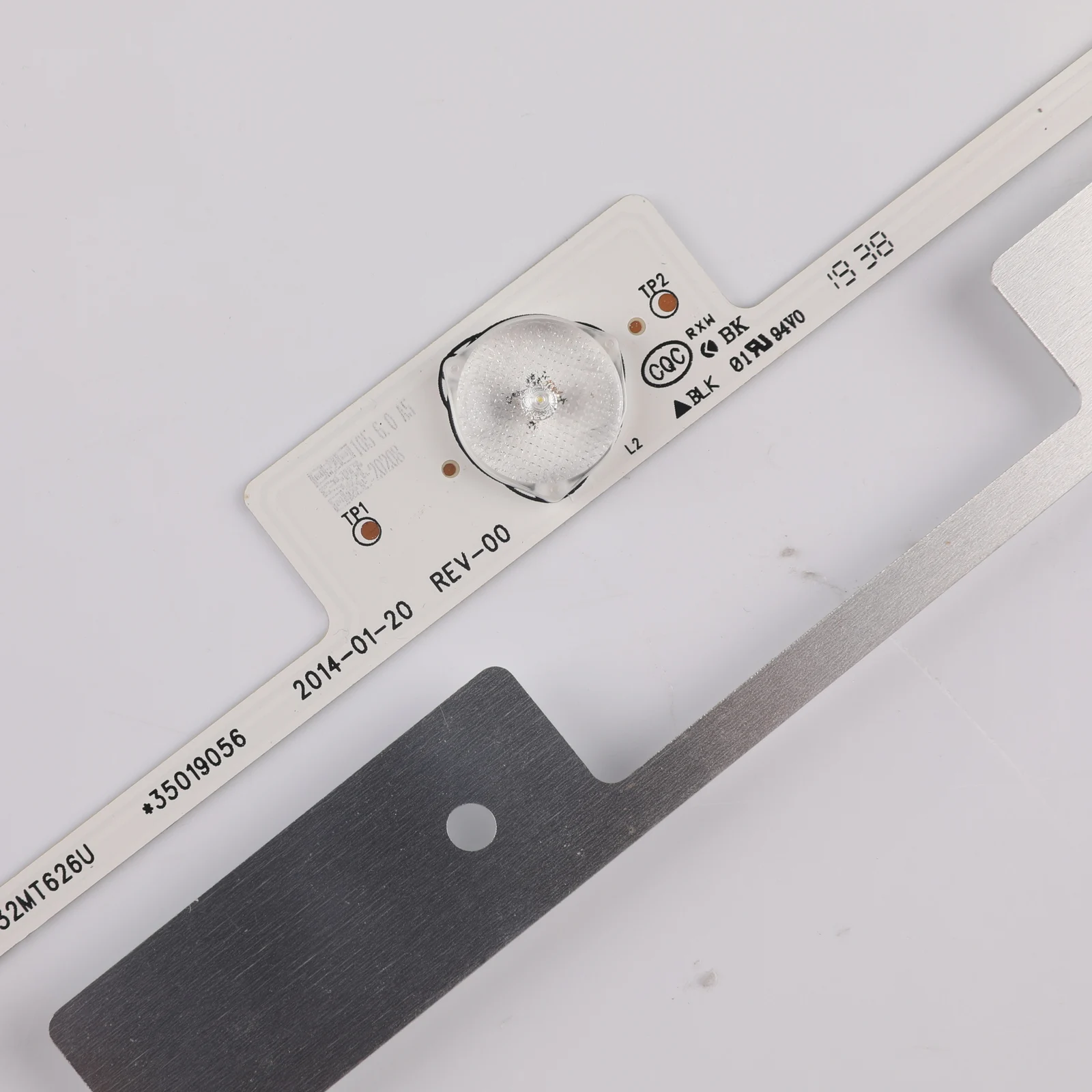 32 дюйма подсветка полосы 1 набор = 4 шт. (2 шт * 4LED + 2 3LED) 1LED 6V KDL32MT626U 35019056 35019055 |