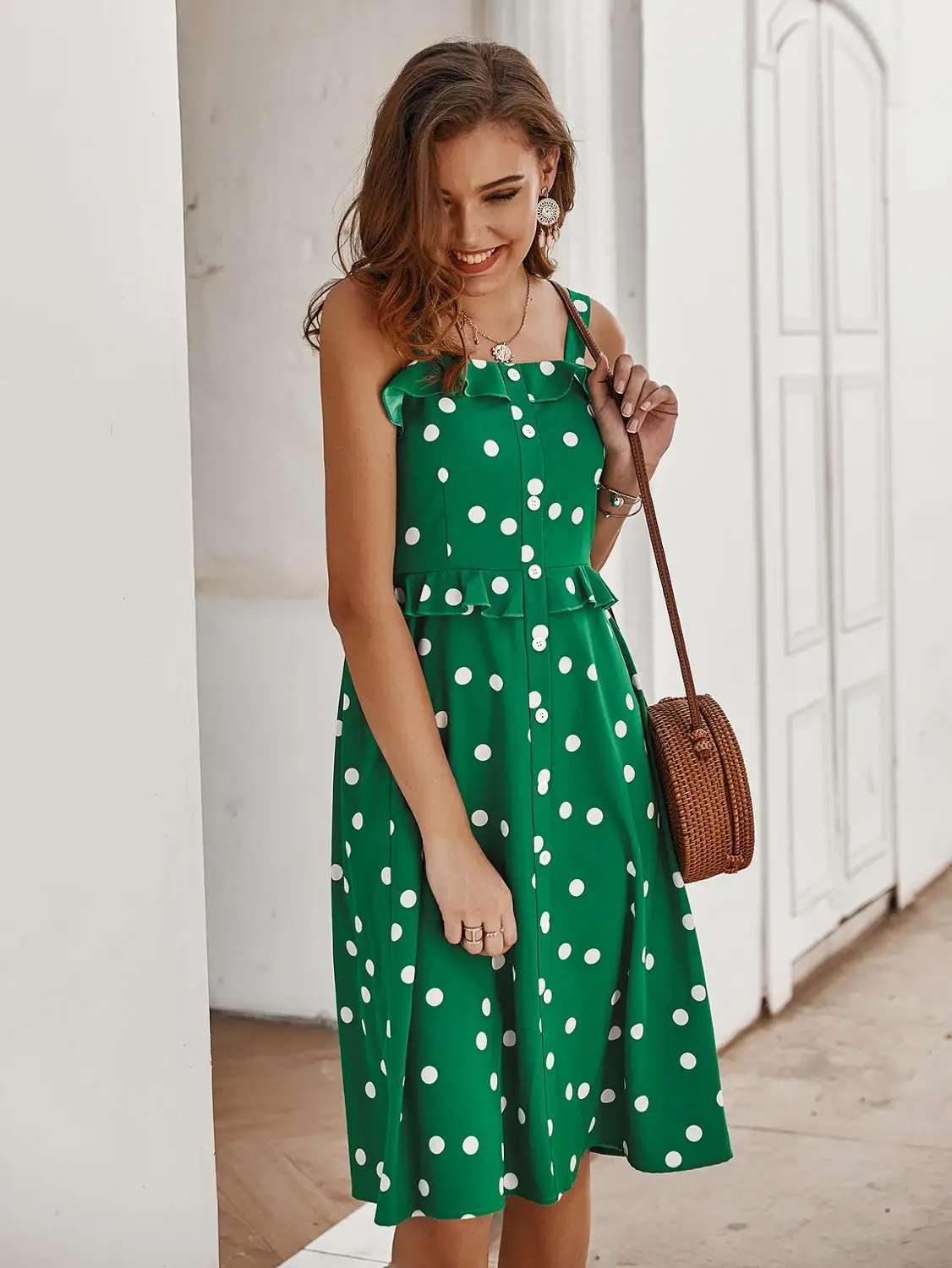 Женское платье на бретелях zaraing винтажное в горошек с оборками весна-лето 2020 |