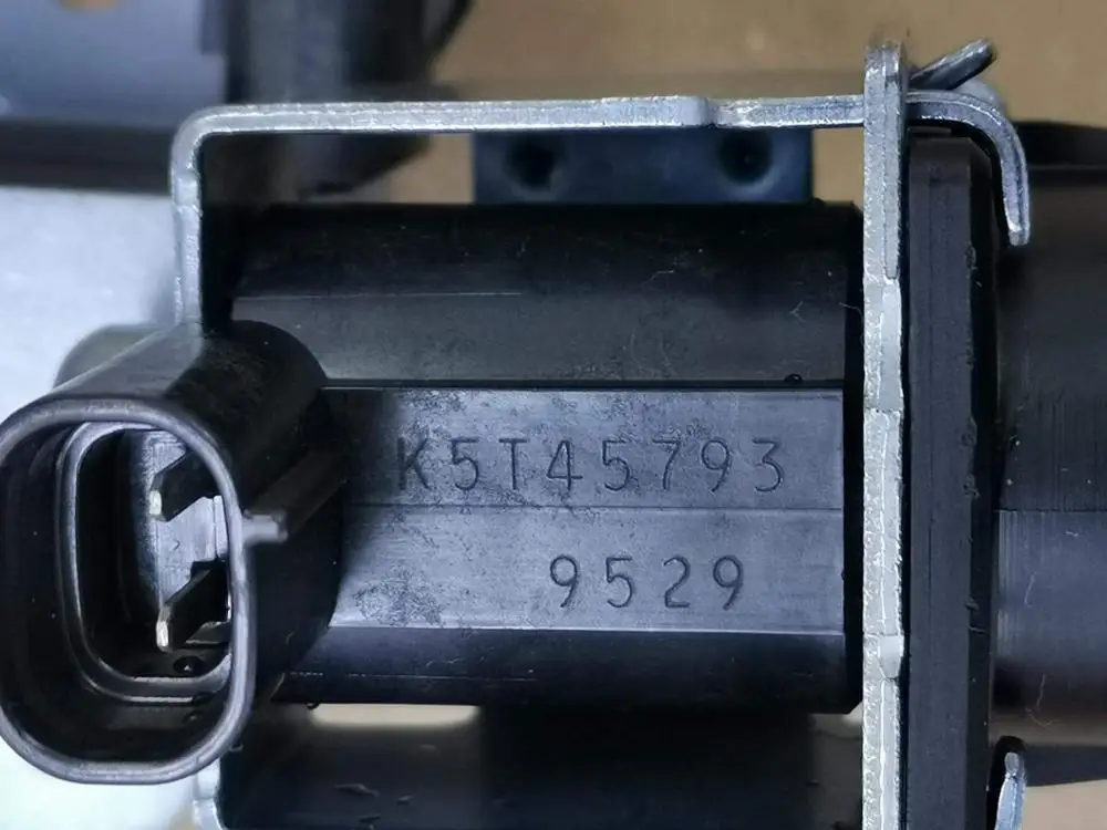 

K5T45793 K005T45793 CANISTER PURGE SOLENOID K5T45793 VACUUM VALVE