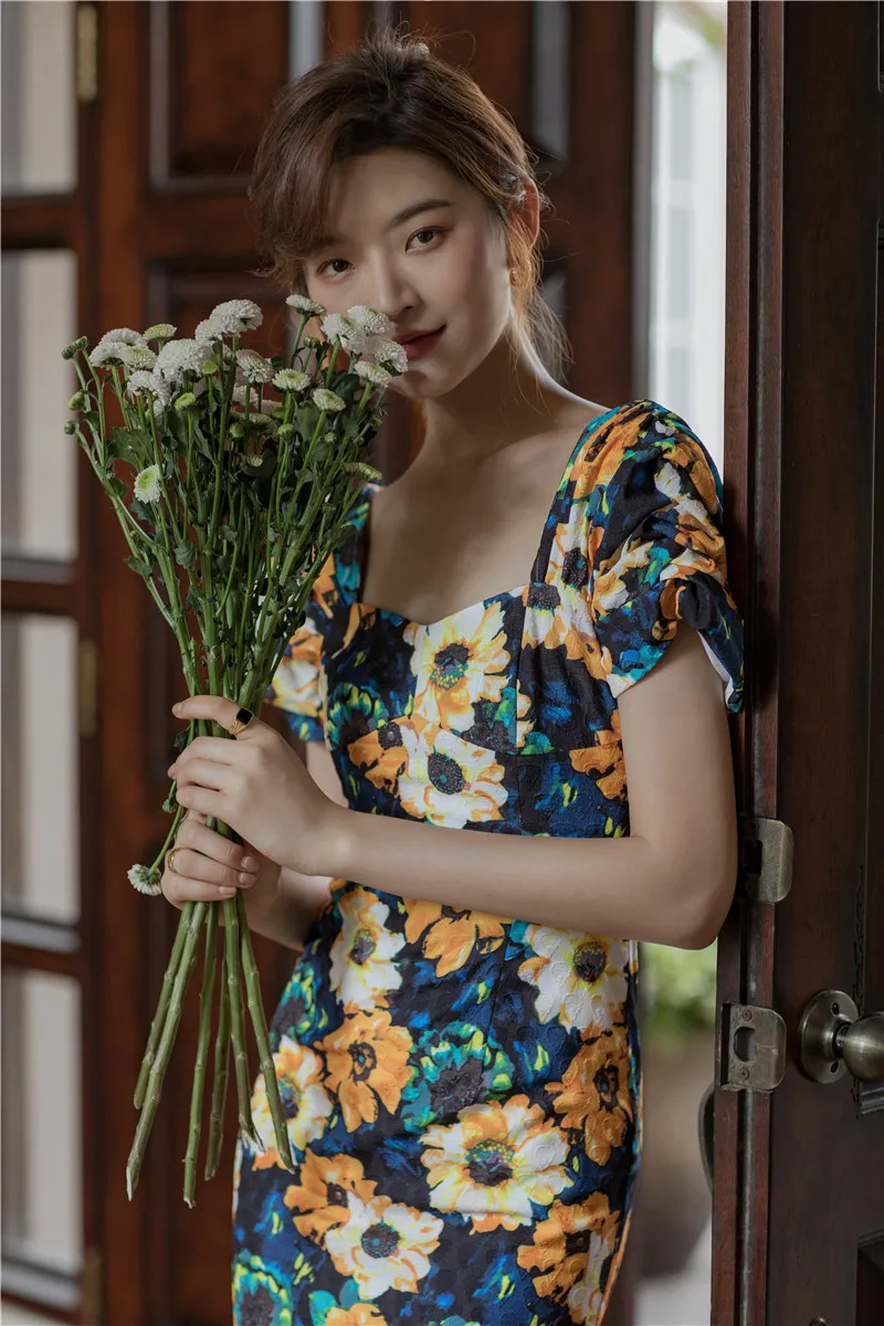 Классический стиль показывает фигуру большой цветок прямой тубус темперамент