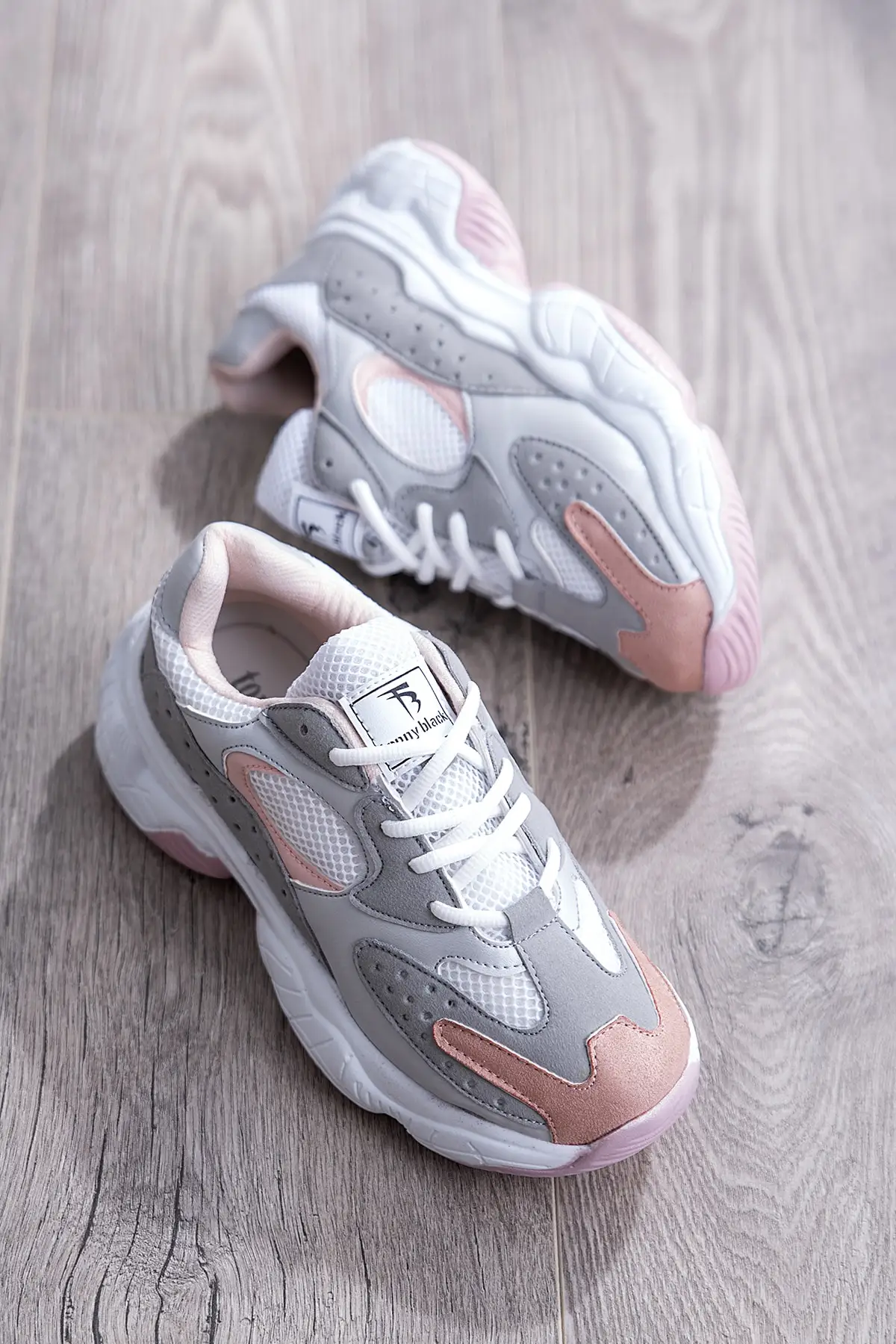 Женская спортивная обувь повседневная белого и порошкового цвета прогулочная |