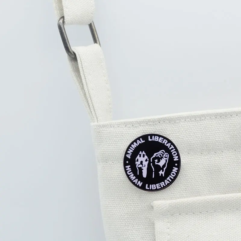 Эмалированная брошь в виде животных