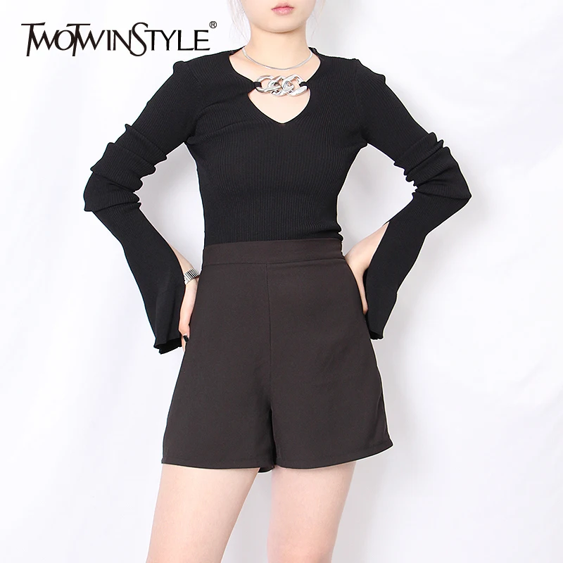 Женский трикотажный свитер TWOTWINSTYLE черный ажурный с V-образным вырезом и длинными