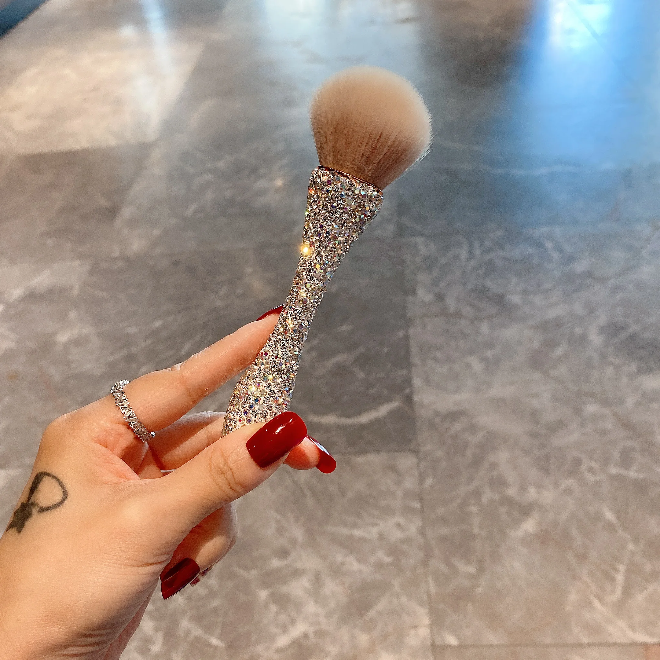 

Diamond Makeup Brushes Luxury Foundation Brush Make Up Brushes Blush Makeup Tools Cosmetic Rhinestone Glitter Brush Beauty