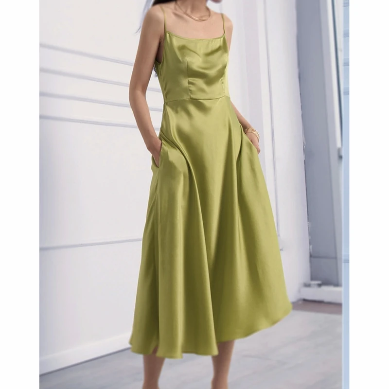 

Satin Green Camisole Dress Skirt Ladies Summer Sleeveless Vacation Mid-length Dress Ladies Silky Spaghetti Strap Elegant Dress
