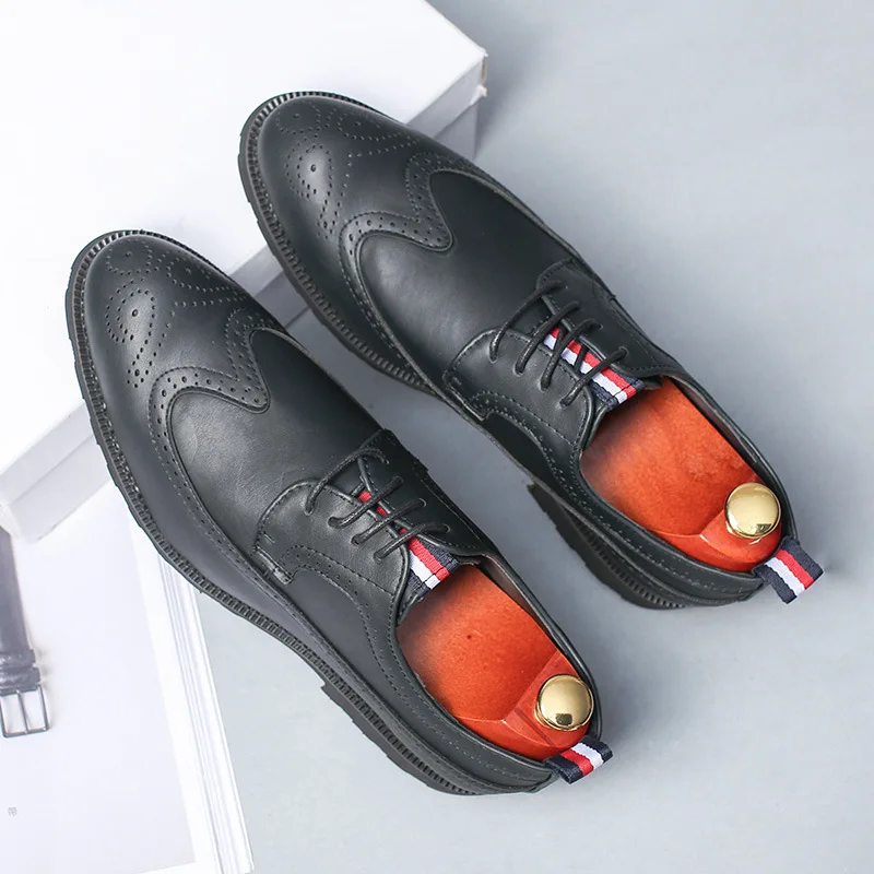 

Brogue Men High Quality Italian Leather Shoes for Men Official Business Shoes Fashion Pointed Toe Wedding Dress Party Shoes