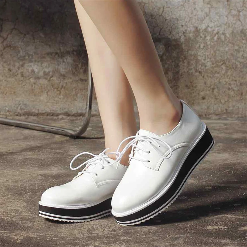 Женские туфли оксфорды на плоской подошве черные или белые удобные