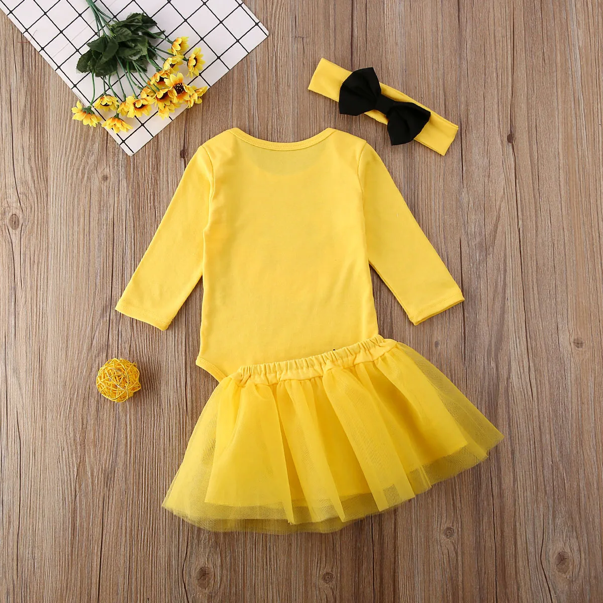 Желтый комбинезон с короткими/длинными рукавами и милым смайликом для маленьких