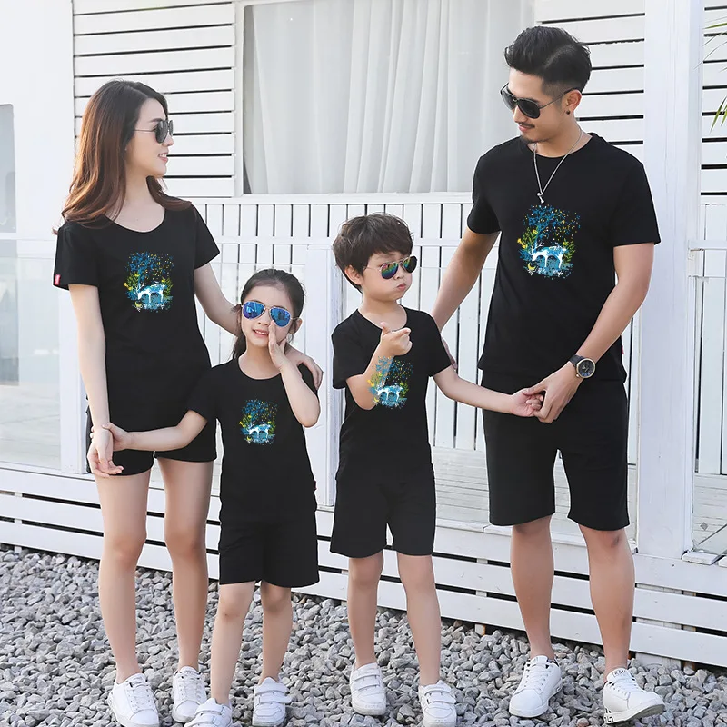 Платье для мамы и дочки одинаковые наряды семьи футболка одежда маленьких