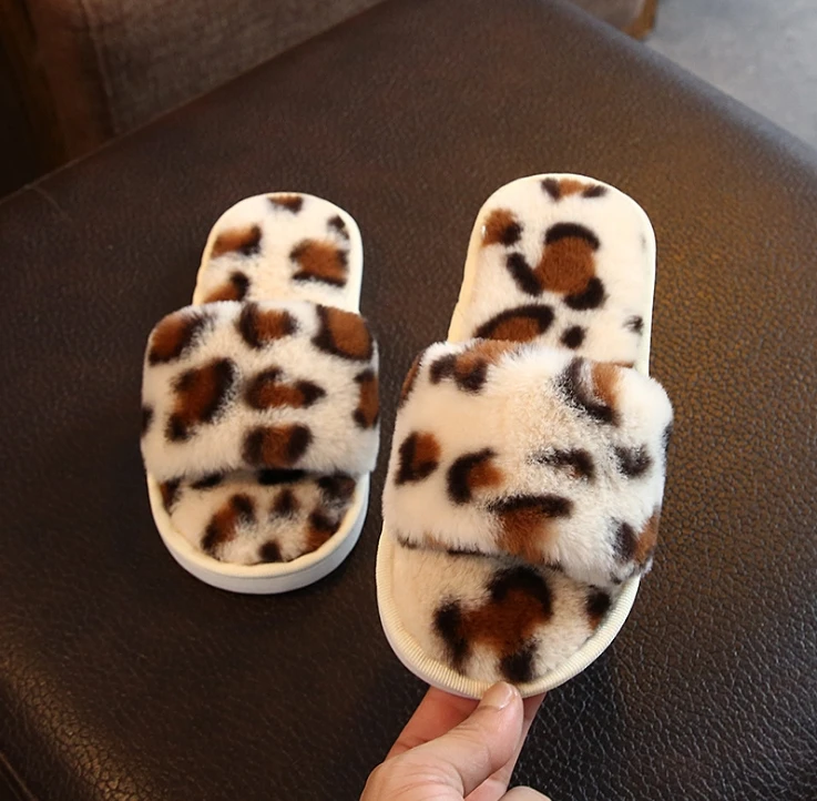 

Осенне-зимние тапочки, новые детские хлопковые тапочки, симпатичная детская хлопковая обувь, домашние и уличные Модные леопардовые Тапочки