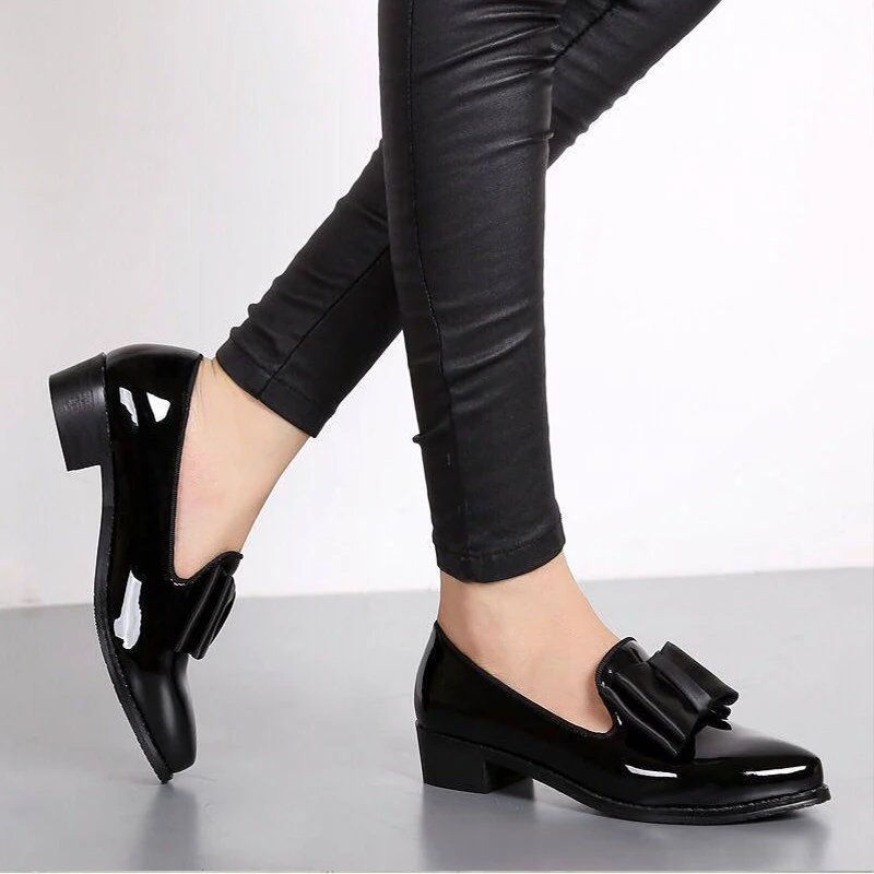 

Women Bow Low Heels Women's Pointed Toe Patent Leather Pumps Woman Slip On Platform Fashion Ladies Shoes Female Footwear 2021