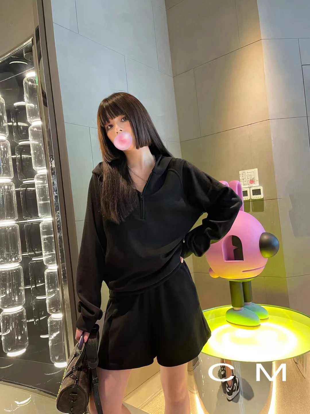 

Autumn And Winter 2021 New Women's Fashion Luxury Brand Long Sleeve Casual Coat + Elastic Waist Lace Up Fashion Shorts Set
