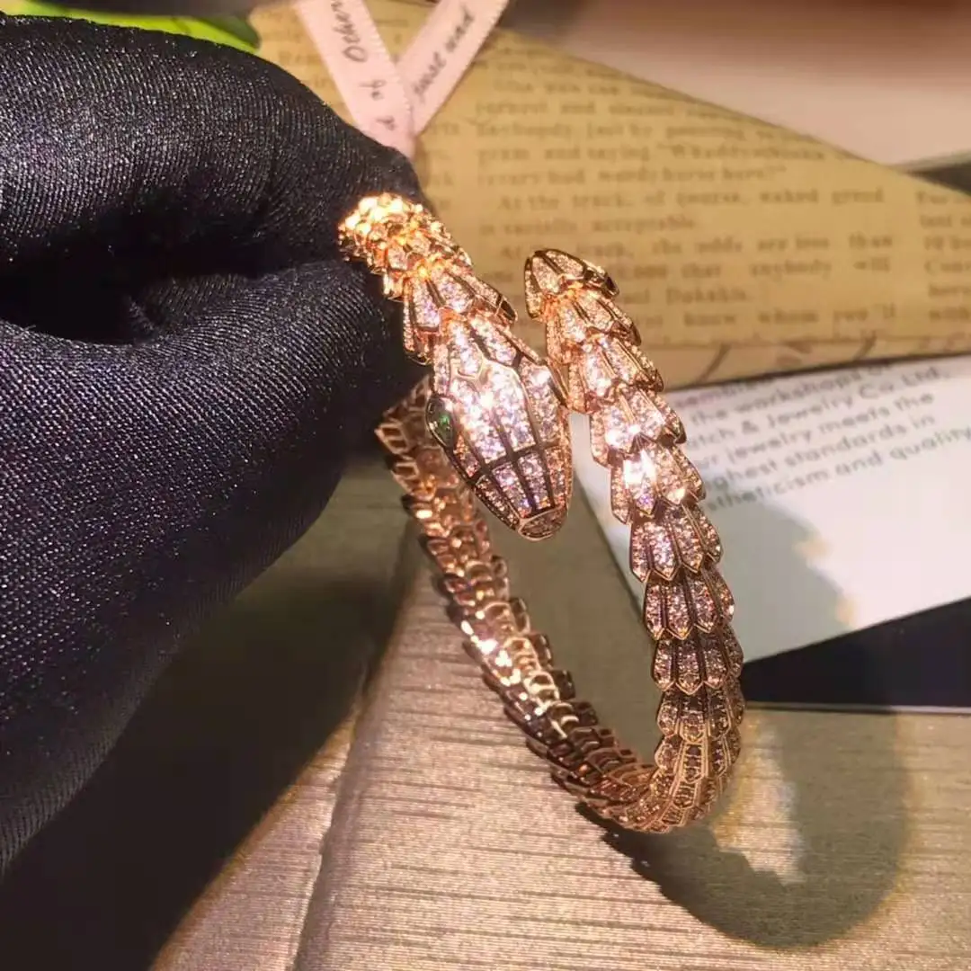 

High-quality Seiko Re-engraved Snake Bone Flower Body Rhinestone Couple Bracelet