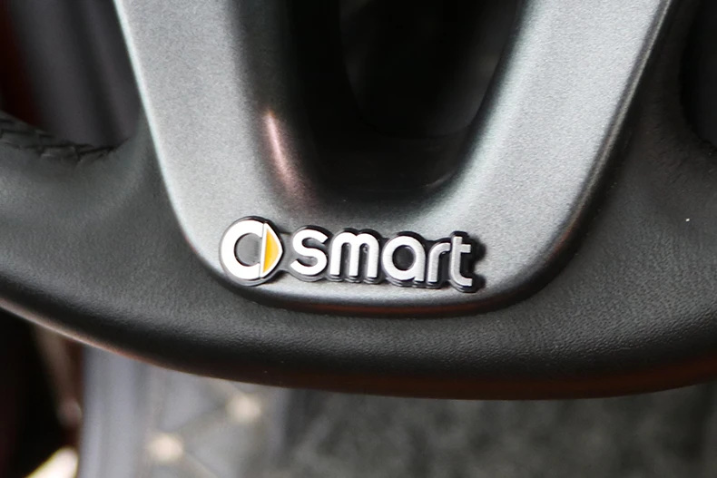 Наклейка на руль для автомобиля, украшение для Mercedes Smart 453 451 450 fortwo forfour, логотип из алюминиевого сплава, украшение