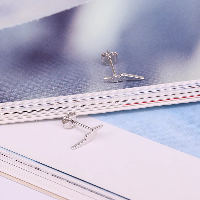 Женские маленькие серьги гвоздики в форме молнии ROXI минималистичные из 100%