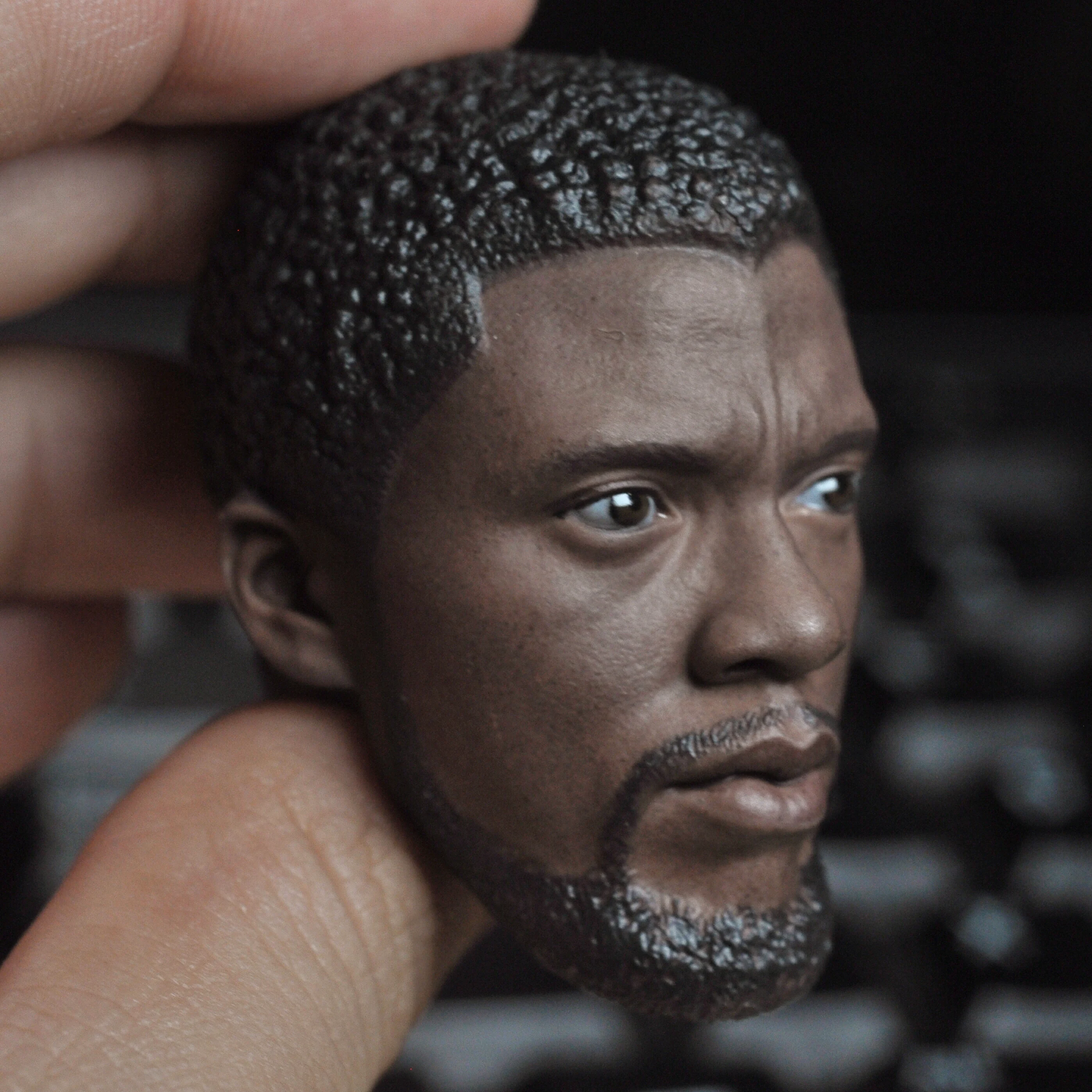 Изготовленная на заказ голова масштаба 1/6 Лепка Chadwick Boseman подходит для фигуры 12