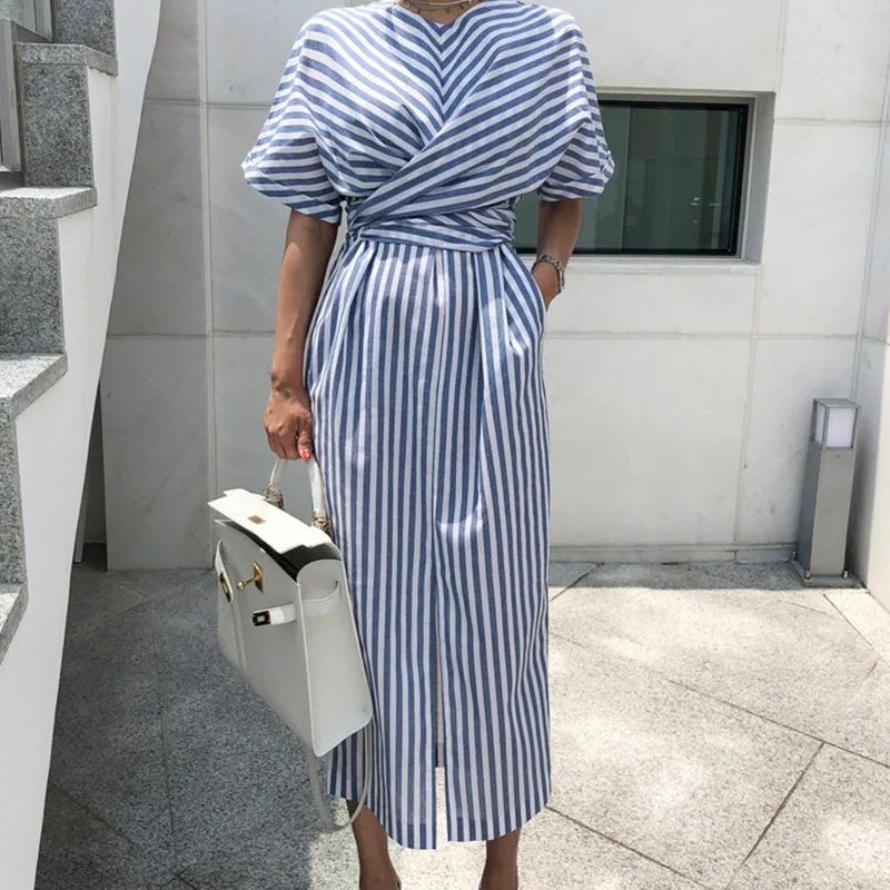 

Платье средней длины с круглым вырезом и вертикальной полосой, женское платье с коротким рукавом и поясом