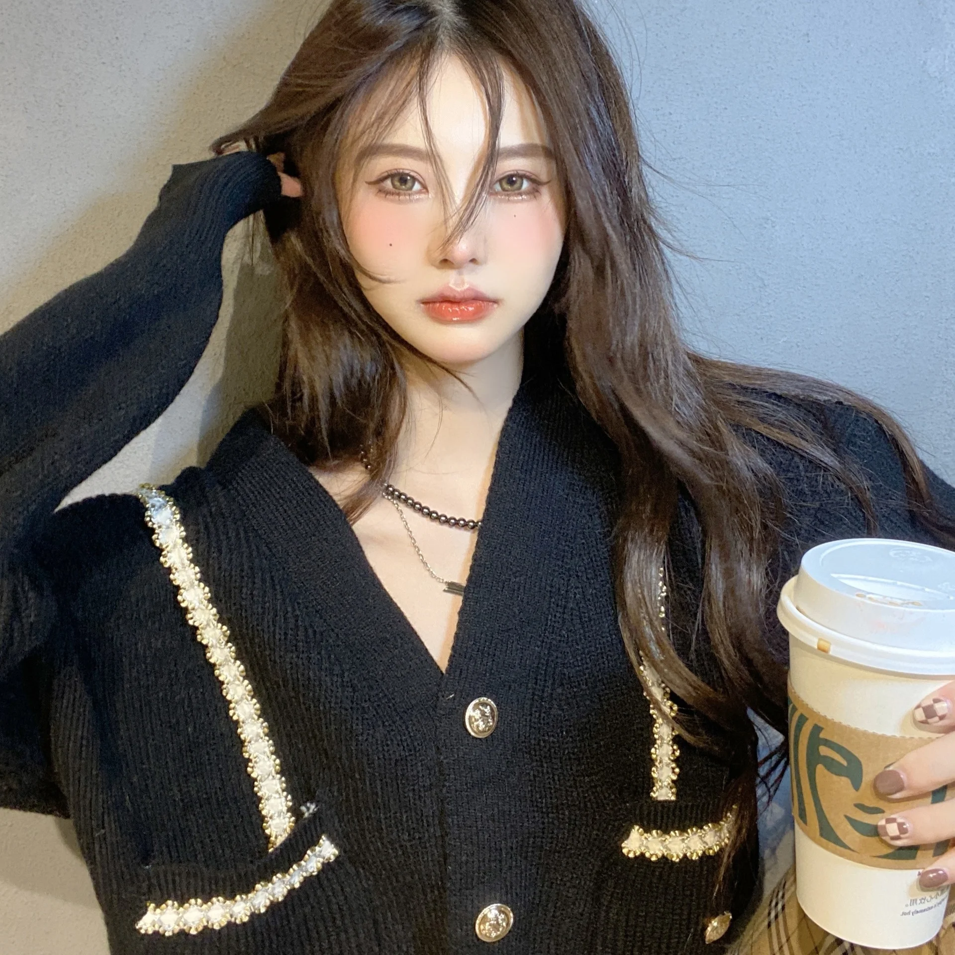 

Small Fragrance V-neck Sweater Women's Loose French Temperament Splicing Long Sleeve Autumn and Winter Aging Casual Top Z547a